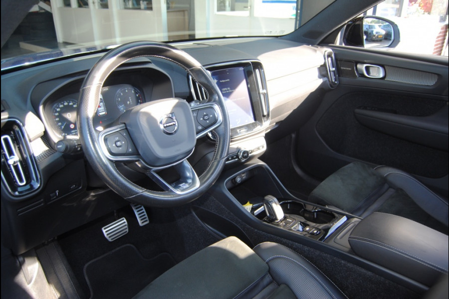 Volvo XC40 2.0 T4 AWD R-Design | H/K | Elec trekhaak | Carplay |