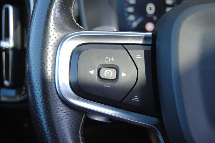 Volvo XC40 2.0 T4 AWD R-Design | H/K | Elec trekhaak | Carplay |