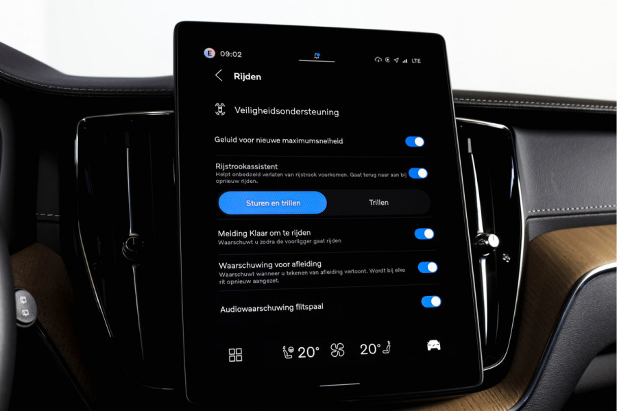 Volvo XC60 2.0 T6 Plug-in hybrid AWD Ultra Dark | Forest Lake | Adapt. Cruise | Stoel + Stuurverw. |  | 360 Camera | NAV + Carplay/Android | Elek. Klep | LM 21" | 1267