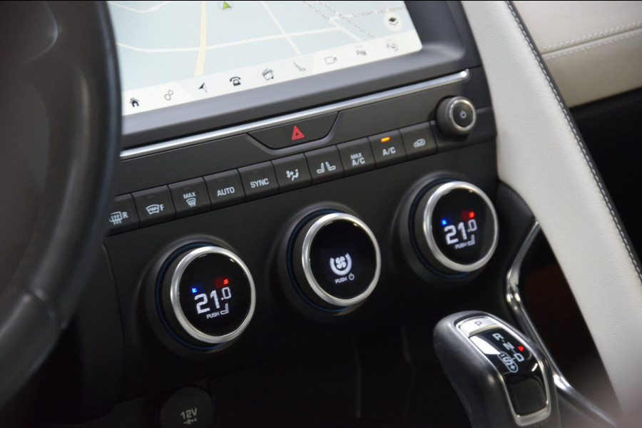 Jaguar E-Pace 2.0 D240 AWD R-Dynamic HSE Panoramadak|Leder|ACC|Dealer Onderhouden