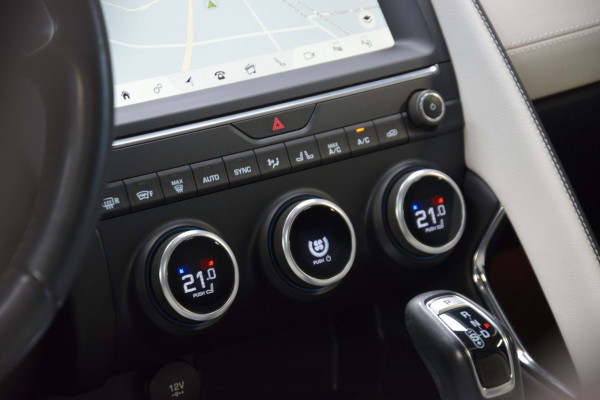 Jaguar E-Pace 2.0 D240 AWD R-Dynamic HSE Panoramadak|Leder|ACC|Dealer Onderhouden