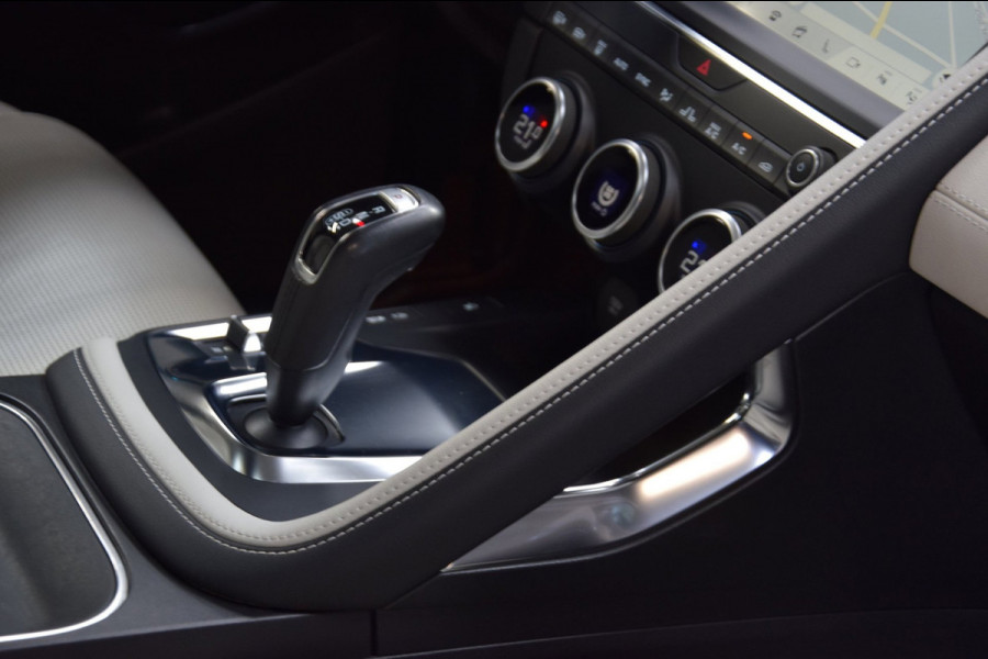 Jaguar E-Pace 2.0 D240 AWD R-Dynamic HSE Panoramadak|Leder|ACC|Dealer Onderhouden