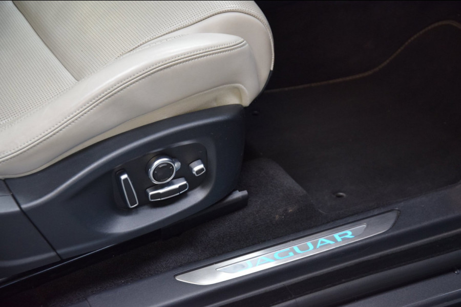 Jaguar E-Pace 2.0 D240 AWD R-Dynamic HSE Panoramadak|Leder|ACC|Dealer Onderhouden