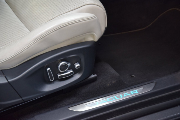 Jaguar E-Pace 2.0 D240 AWD R-Dynamic HSE Panoramadak|Leder|ACC|Dealer Onderhouden
