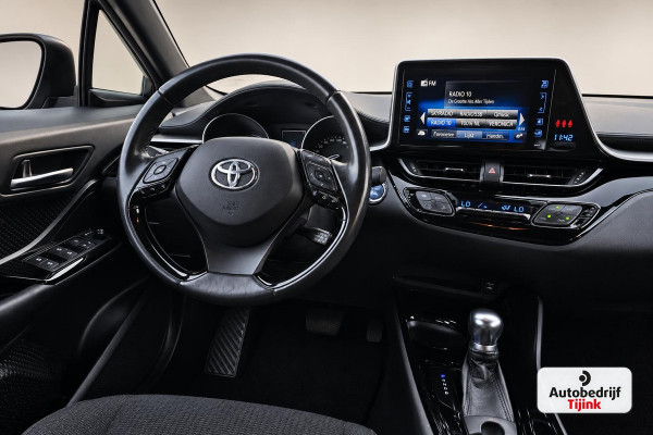 Toyota C-HR 1.8 Hybrid Dynamic | LED | Trekhaak | Camera | Stoelverwarming | All-seasons | Navi | Keyless |
