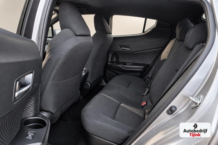 Toyota C-HR 1.8 Hybrid Dynamic | LED | Trekhaak | Camera | Stoelverwarming | All-seasons | Navi | Keyless |