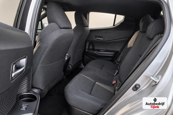 Toyota C-HR 1.8 Hybrid Dynamic | LED | Trekhaak | Camera | Stoelverwarming | All-seasons | Navi | Keyless |