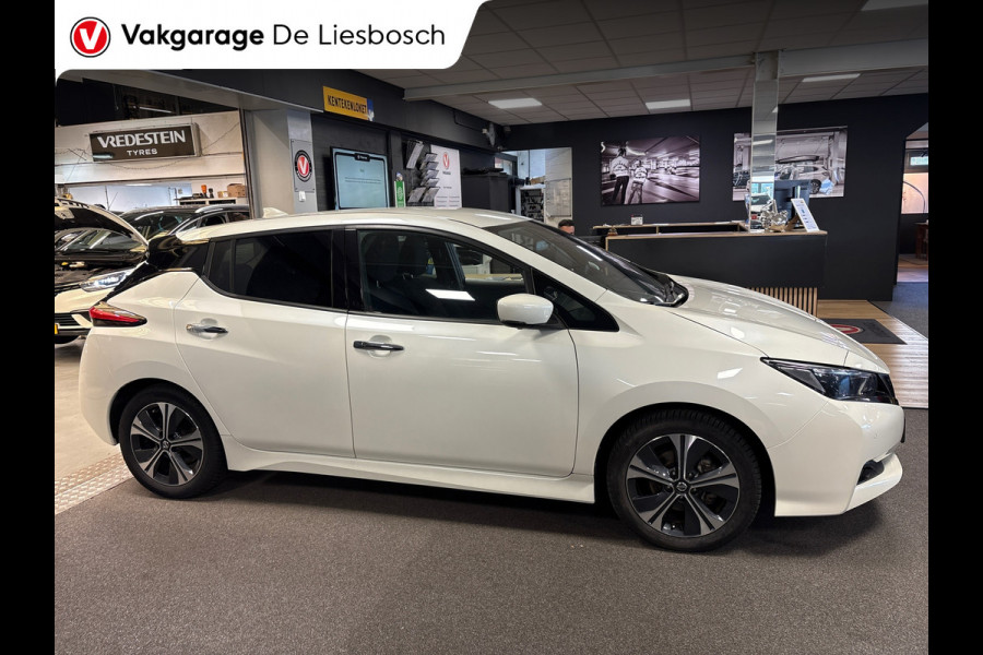 Nissan Leaf N-Connecta 40 kWh / camera / Navigatie / cruisecontrol /boeken/stoelverw