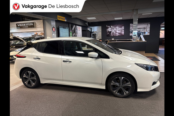Nissan Leaf N-Connecta 40 kWh / camera / Navigatie / cruisecontrol /boeken/stoelverw