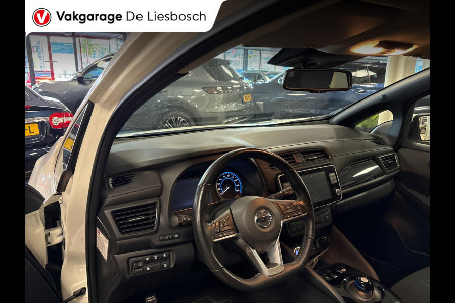 Nissan Leaf N-Connecta 40 kWh / camera / Navigatie / cruisecontrol /boeken/stoelverw