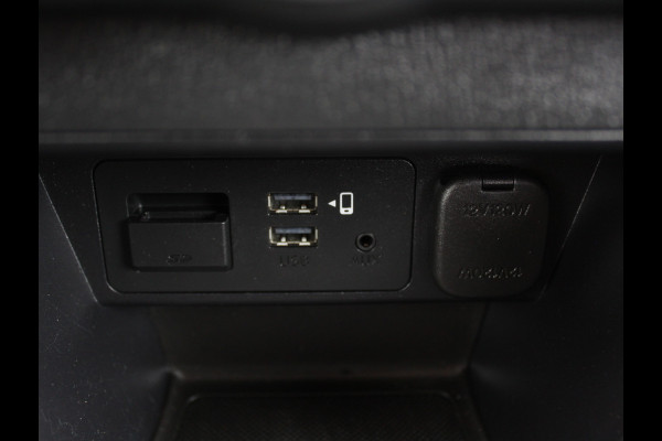 Mazda 2 1.5 Skyactiv-G Luxury CLIMATE | CRUISE | NAVI | LMV16 | DAB | CARPLAY | STOELVERW | PDC | LED