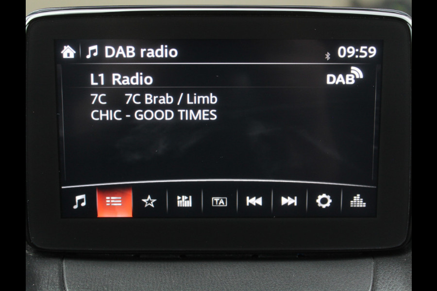 Mazda 2 1.5 Skyactiv-G Luxury CLIMATE | CRUISE | NAVI | LMV16 | DAB | CARPLAY | STOELVERW | PDC | LED