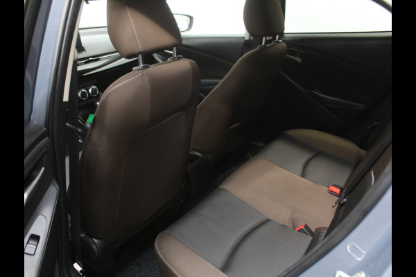 Mazda 2 1.5 Skyactiv-G Luxury CLIMATE | CRUISE | NAVI | LMV16 | DAB | CARPLAY | STOELVERW | PDC | LED