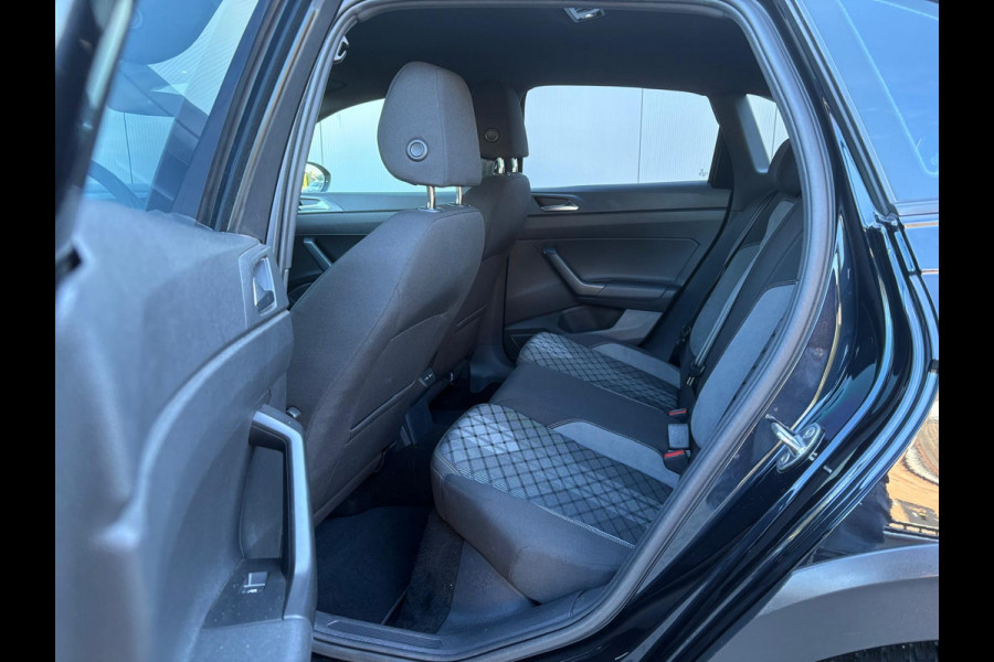 Volkswagen Taigo 110PK TSI Automaat R-Line Business Carplay-android/Camera/Stoelverwarming