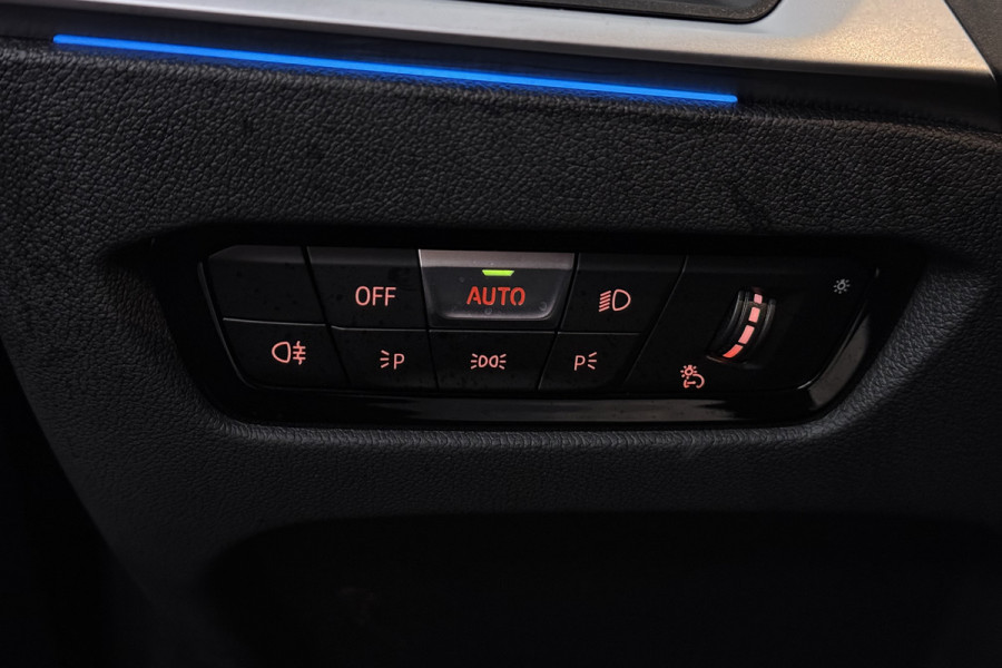 BMW i4 eDrive40 High Executive 84 kWh (PANORAMADAK, STOELVERWARMING, CARPLAY, LED)