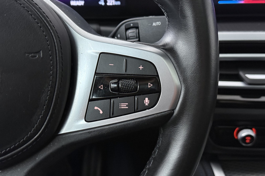 BMW i4 eDrive40 High Executive 84 kWh (PANORAMADAK, STOELVERWARMING, CARPLAY, LED)