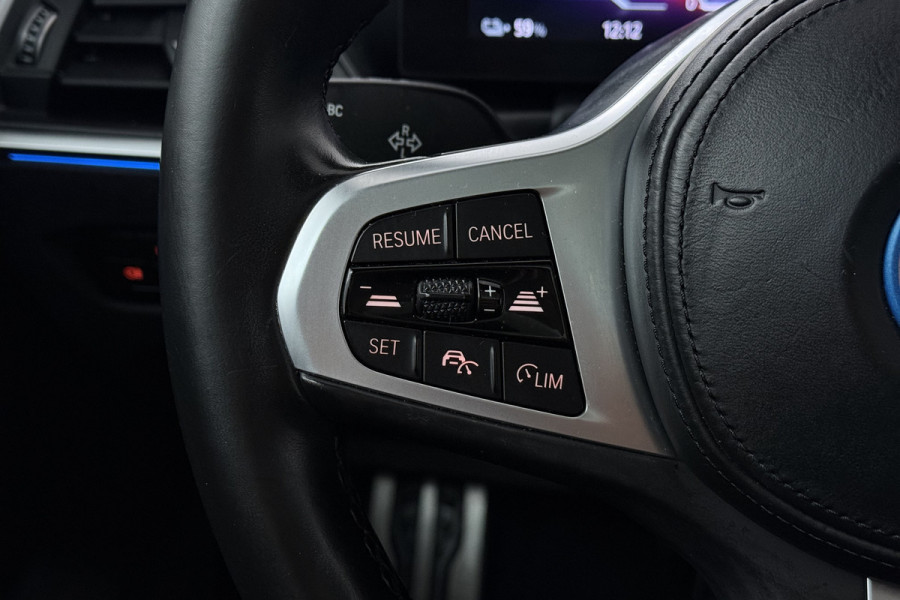BMW i4 eDrive40 High Executive 84 kWh (PANORAMADAK, STOELVERWARMING, CARPLAY, LED)