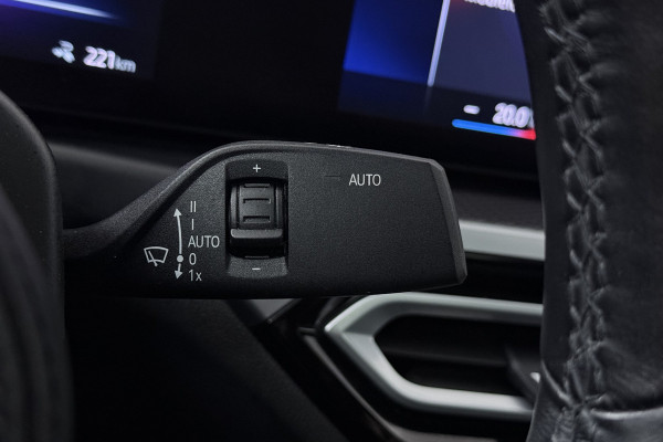 BMW i4 eDrive40 High Executive 84 kWh (PANORAMADAK, STOELVERWARMING, CARPLAY, LED)