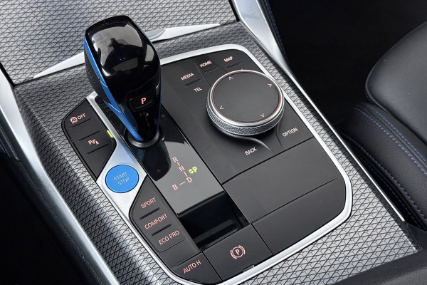 BMW i4 eDrive40 High Executive 84 kWh (PANORAMADAK, STOELVERWARMING, CARPLAY, LED)