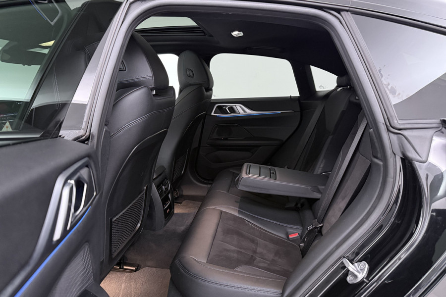 BMW i4 eDrive40 High Executive 84 kWh (PANORAMADAK, STOELVERWARMING, CARPLAY, LED)