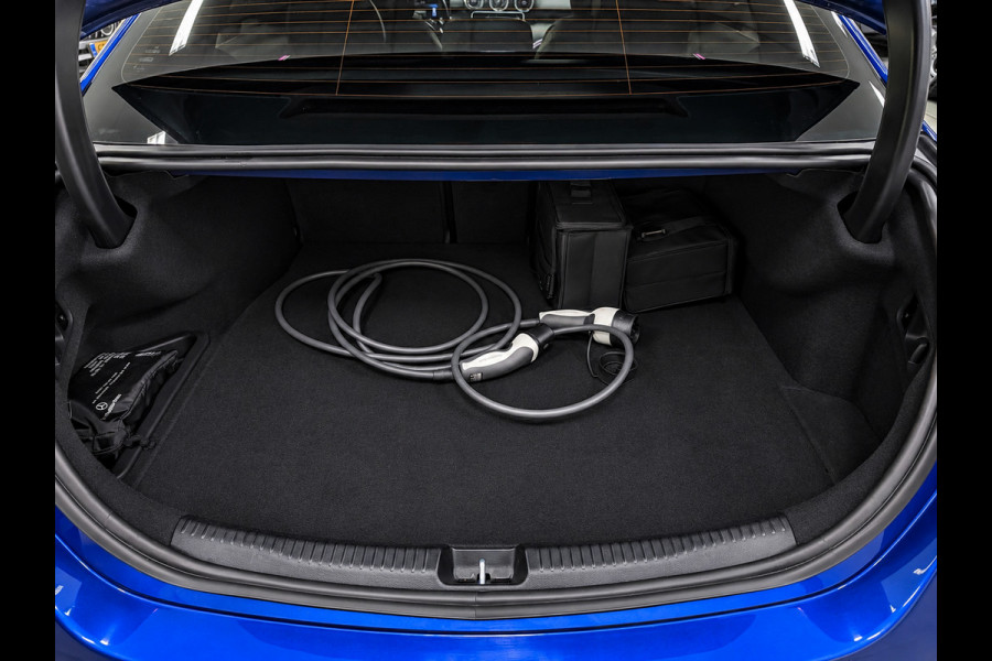Mercedes-Benz C-Klasse 300 e AMG BLACK-LINE 313PK SOH-TEST/LUCHTVERING/PANO/V-COCKPIT/NAVI/DAB/CARPLAY/CAM///