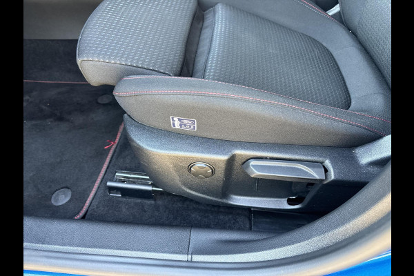 Ford Focus 1.0 EcoBoost Hybrid ST Line X 125pk Trekhaak | Adaptive cruise control | Winter pack | AGR Stoel | Achteruitrijcamera | Rode Remklauwen