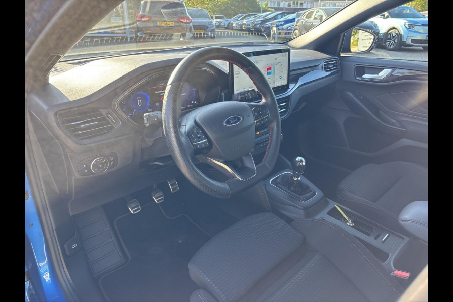 Ford Focus 1.0 EcoBoost Hybrid ST Line X 125pk Trekhaak | Adaptive cruise control | Winter pack | AGR Stoel | Achteruitrijcamera | Rode Remklauwen