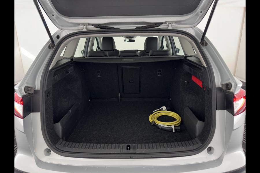 Škoda ENYAQ iV 80 (INCL-BTW) *AUT | LEATHER-FABRIC | FULL-LED | DIGI-COCKPIT | CAMERA | KEYLESS | NAVI-FULLMAP | AMBIENTLIGHT | ECC | HEATED-COMFORTSEATS | DAB+ | PDC | CRUISE | CARPLAY | 17"ALU*