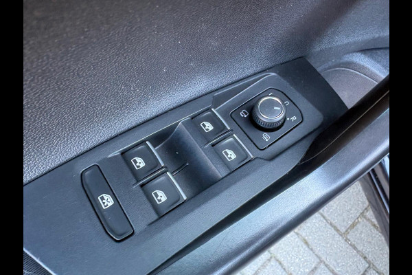 Volkswagen Taigo 110PK TSI Automaat R-Line Business Carplay-android/Camera/Stoelverwarming