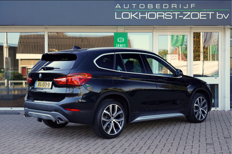 BMW X1 sDrive20i Orange Edition II | Panorama | Trekhaak | ACC | Leer | H/K