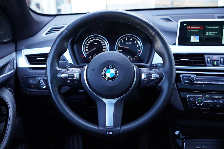 BMW X1 sDrive20i Orange Edition II | Panorama | Trekhaak | ACC | Leer | H/K