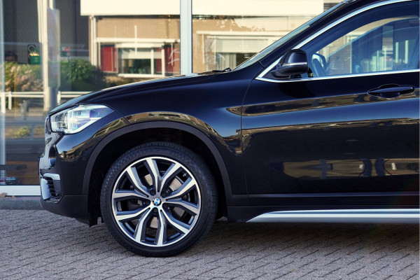 BMW X1 sDrive20i Orange Edition II | Panorama | Trekhaak | ACC | Leer | H/K