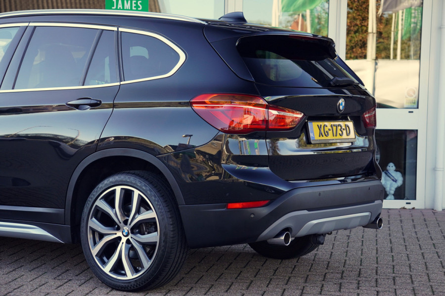 BMW X1 sDrive20i Orange Edition II | Panorama | Trekhaak | ACC | Leer | H/K