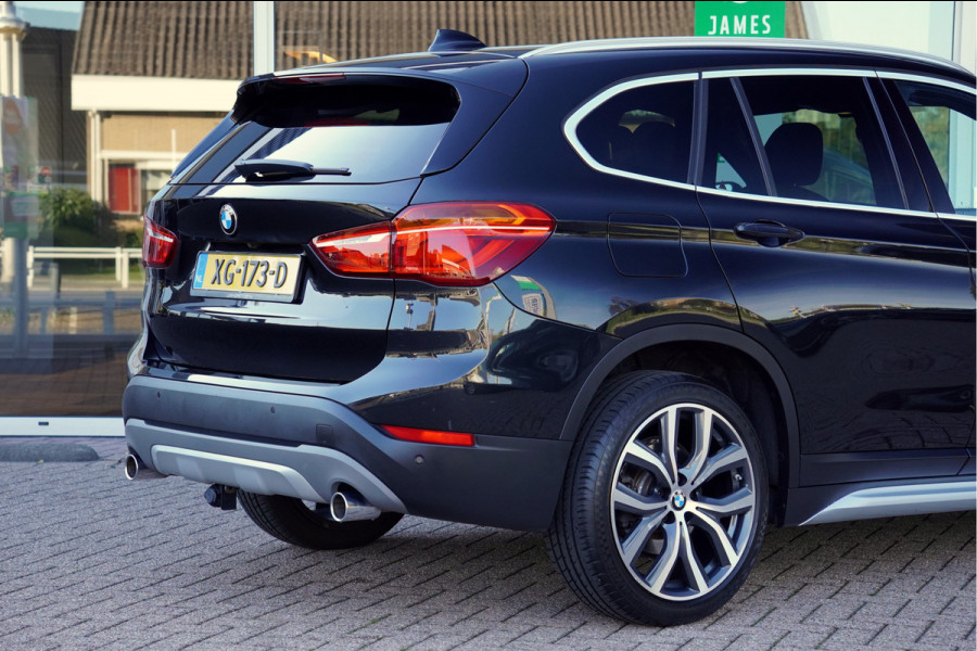 BMW X1 sDrive20i Orange Edition II | Panorama | Trekhaak | ACC | Leer | H/K