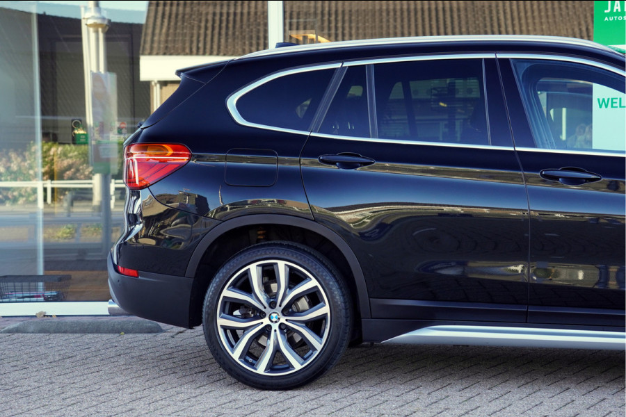 BMW X1 sDrive20i Orange Edition II | Panorama | Trekhaak | ACC | Leer | H/K
