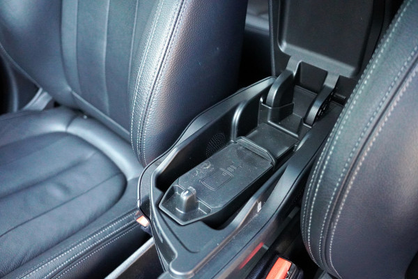 BMW X1 sDrive20i Orange Edition II | Panorama | Trekhaak | ACC | Leer | H/K