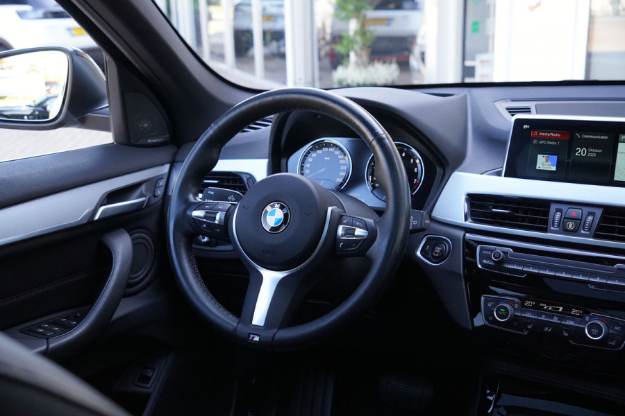 BMW X1 sDrive20i Orange Edition II | Panorama | Trekhaak | ACC | Leer | H/K
