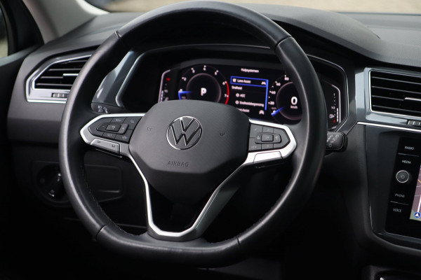 Volkswagen Tiguan Allspace 1.5 TSI ACT / PANODAK / VIRTUAL / ACC / KEYLESS / CAMERA / CARPLAY