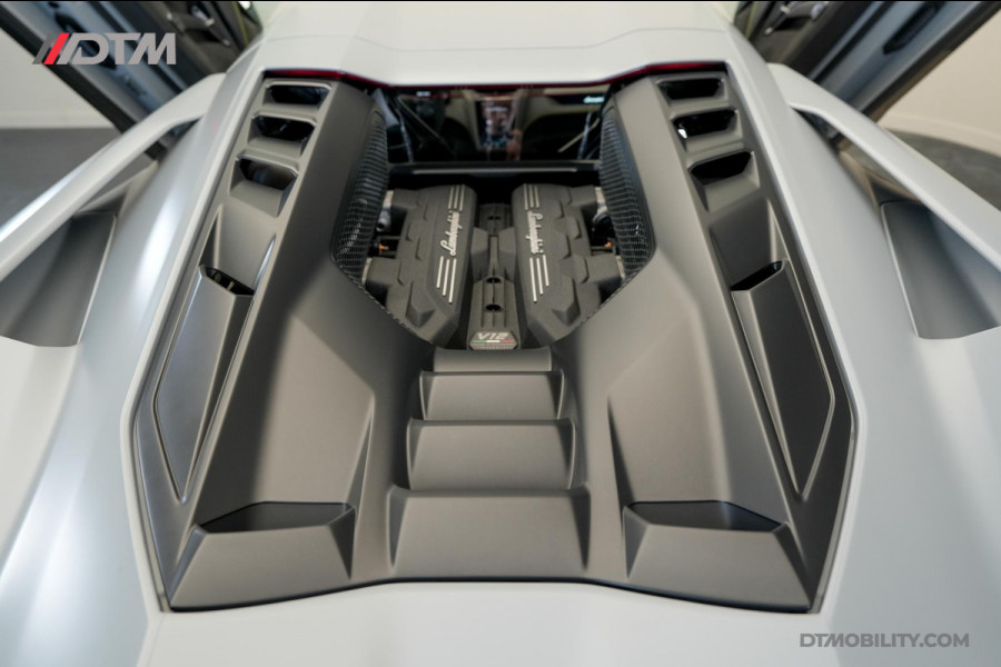 Lamborghini Revuelto | Passenger Display | Carbon Interior