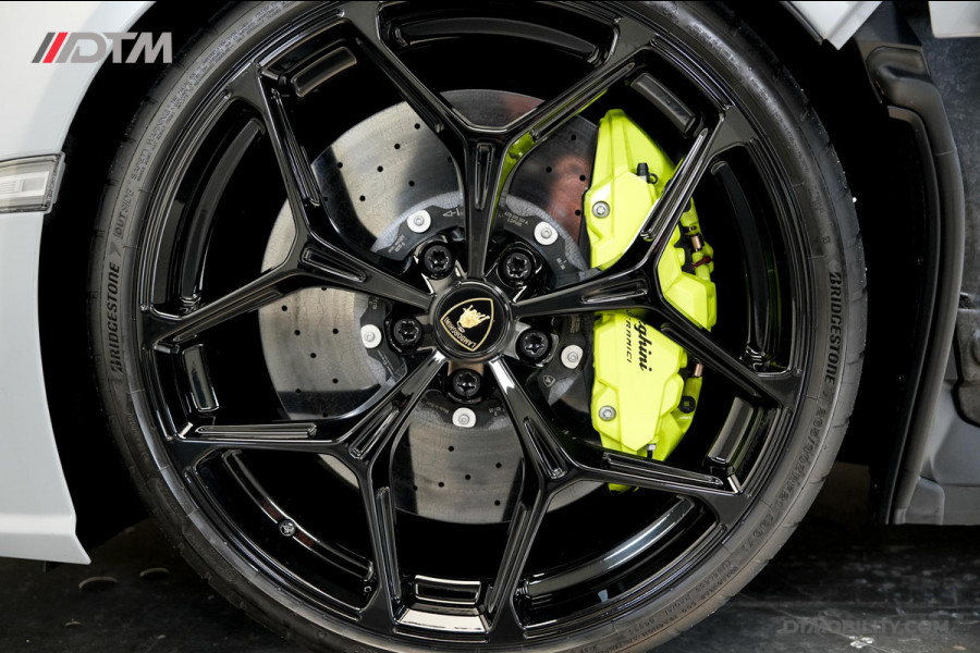 Lamborghini Revuelto | Passenger Display | Carbon Interior
