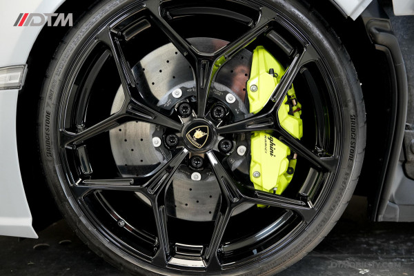 Lamborghini Revuelto | Passenger Display | Carbon Interior