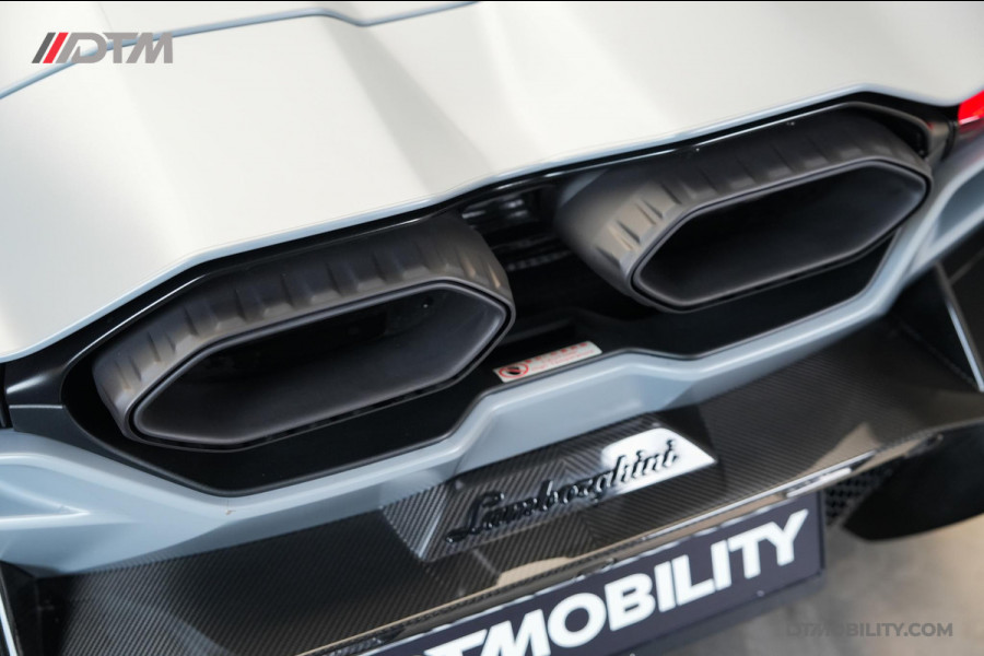 Lamborghini Revuelto | Passenger Display | Carbon Interior