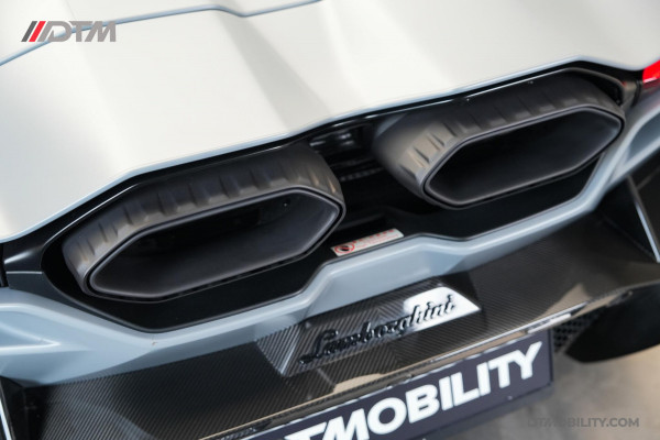 Lamborghini Revuelto | Passenger Display | Carbon Interior