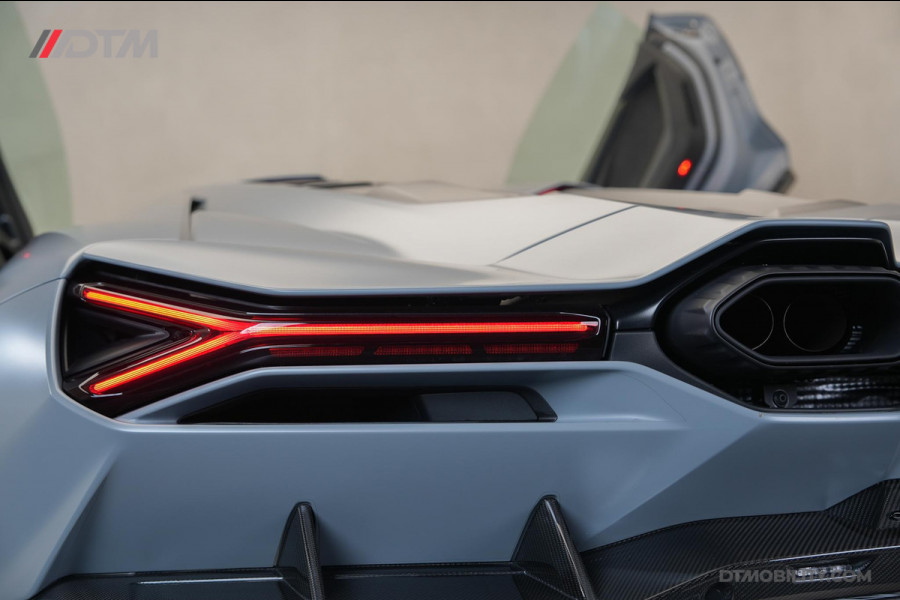 Lamborghini Revuelto | Passenger Display | Carbon Interior