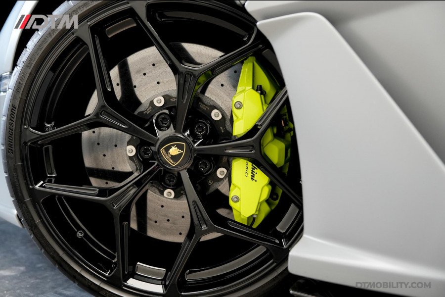 Lamborghini Revuelto | Passenger Display | Carbon Interior