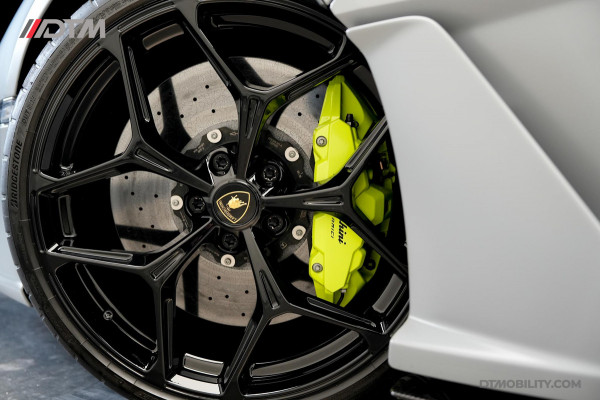 Lamborghini Revuelto | Passenger Display | Carbon Interior