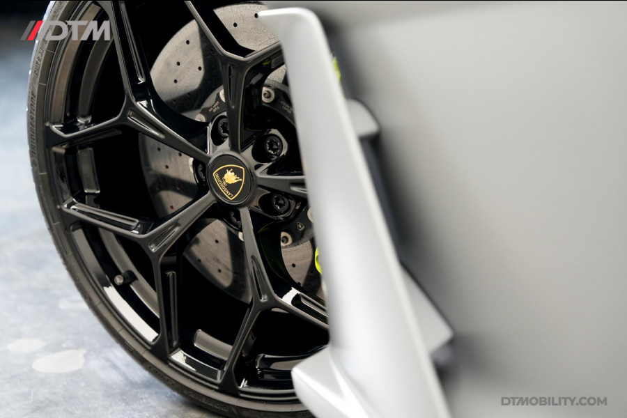 Lamborghini Revuelto | Passenger Display | Carbon Interior