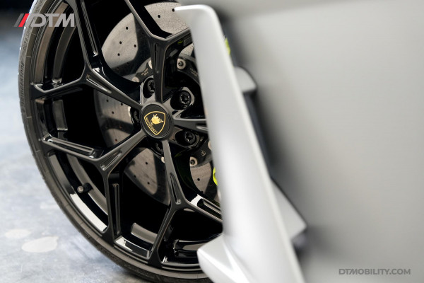 Lamborghini Revuelto | Passenger Display | Carbon Interior