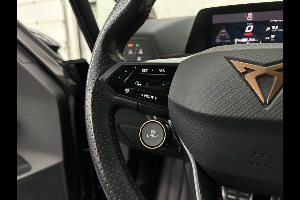 CUPRA Born e-Boost 231PK 62 kWh | Panorama | Dynamic-Pakket | 20'' Blizzard | ACC | Dodehoek | Copper-Details | Keyless | Sfeerverlichting | LED | Pilot M+ | Tech-L Pakket | Carplay | Stuurverwarming | Interieur-Voorverwarming | Getint Glas | Draadloos Laden |