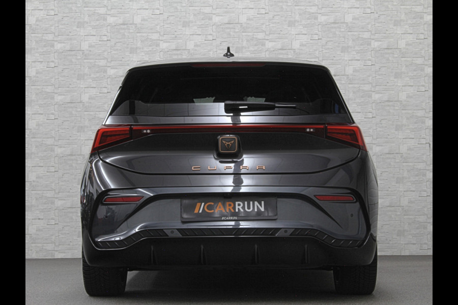 CUPRA Born e-Boost 231PK 62 kWh | Panorama | Dynamic-Pakket | 20'' Blizzard | ACC | Dodehoek | Copper-Details | Keyless | Sfeerverlichting | LED | Pilot M+ | Tech-L Pakket | Carplay | Stuurverwarming | Interieur-Voorverwarming | Getint Glas | Draadloos Laden |